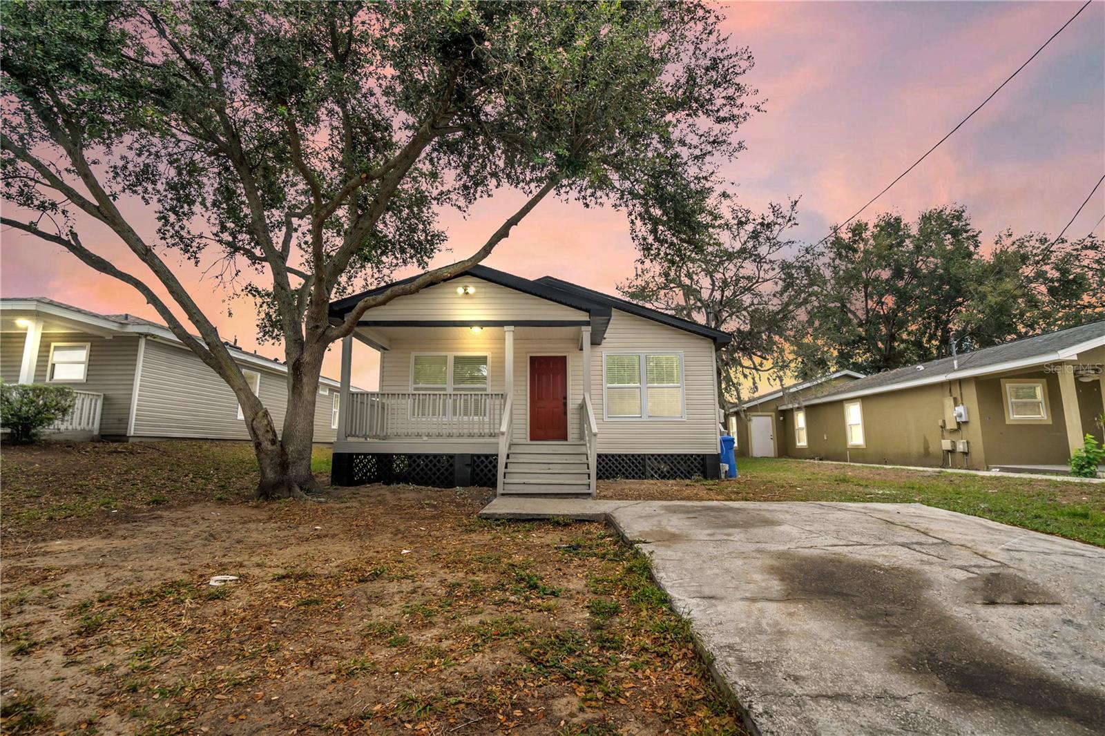 Listing photo id 44 for 3721 Wiggins Leaf Street