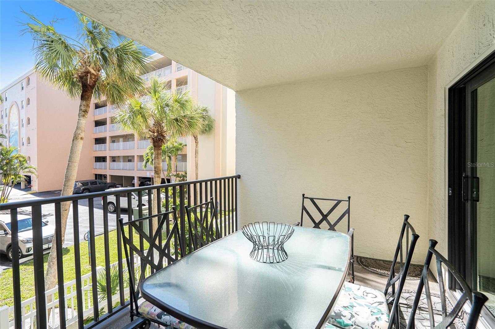 Image 21 of 38 For 12924 Gulf Boulevard 110