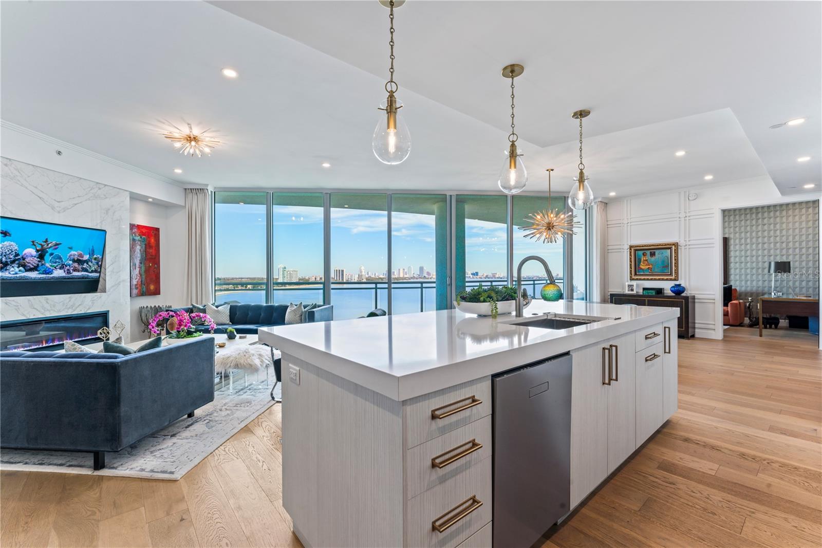 Listing photo id 20 for 3401 Bayshore Boulevard 902