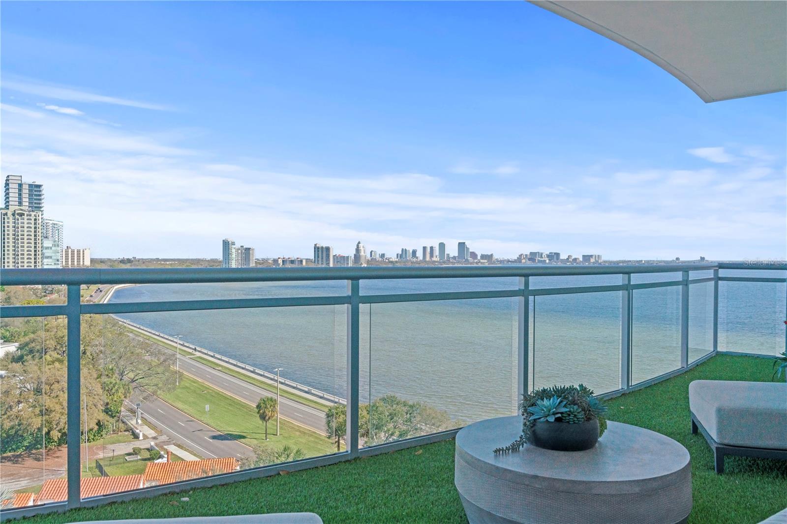 Listing photo id 60 for 3401 Bayshore Boulevard 902