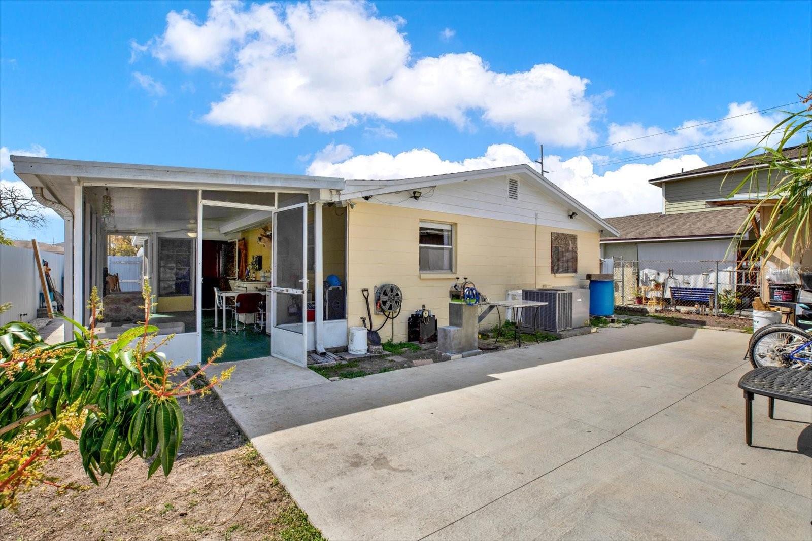 Image 14 of 15 For 2933 Leroy Street
