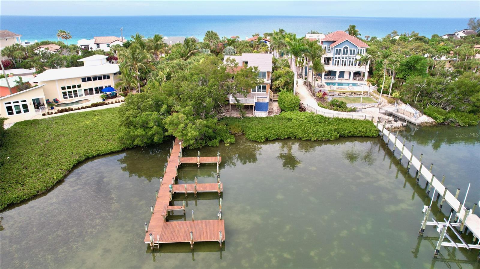 Listing photo id 8 for 140 Casey Key Road