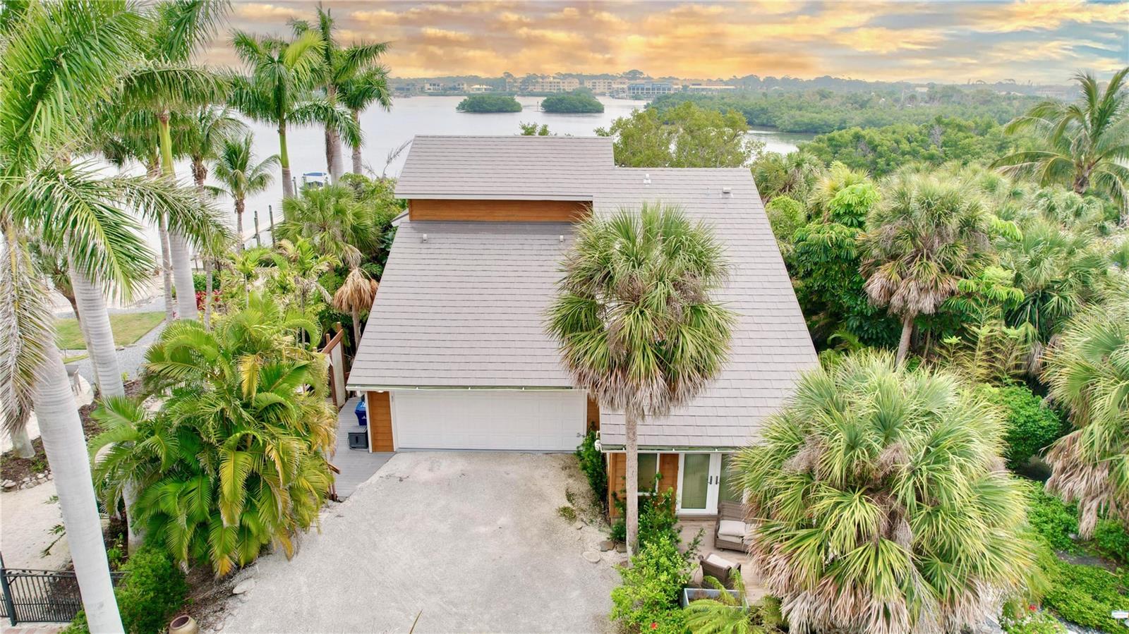 Listing photo id 11 for 140 Casey Key Road