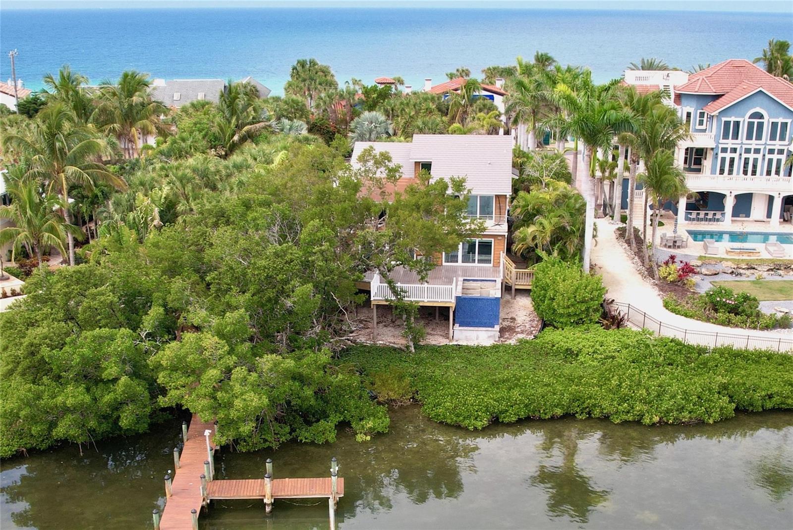 Listing photo id 15 for 140 Casey Key Road