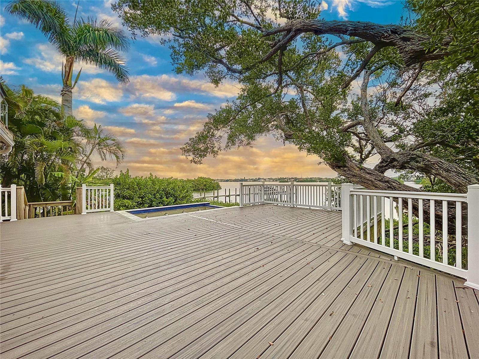 Listing photo id 19 for 140 Casey Key Road