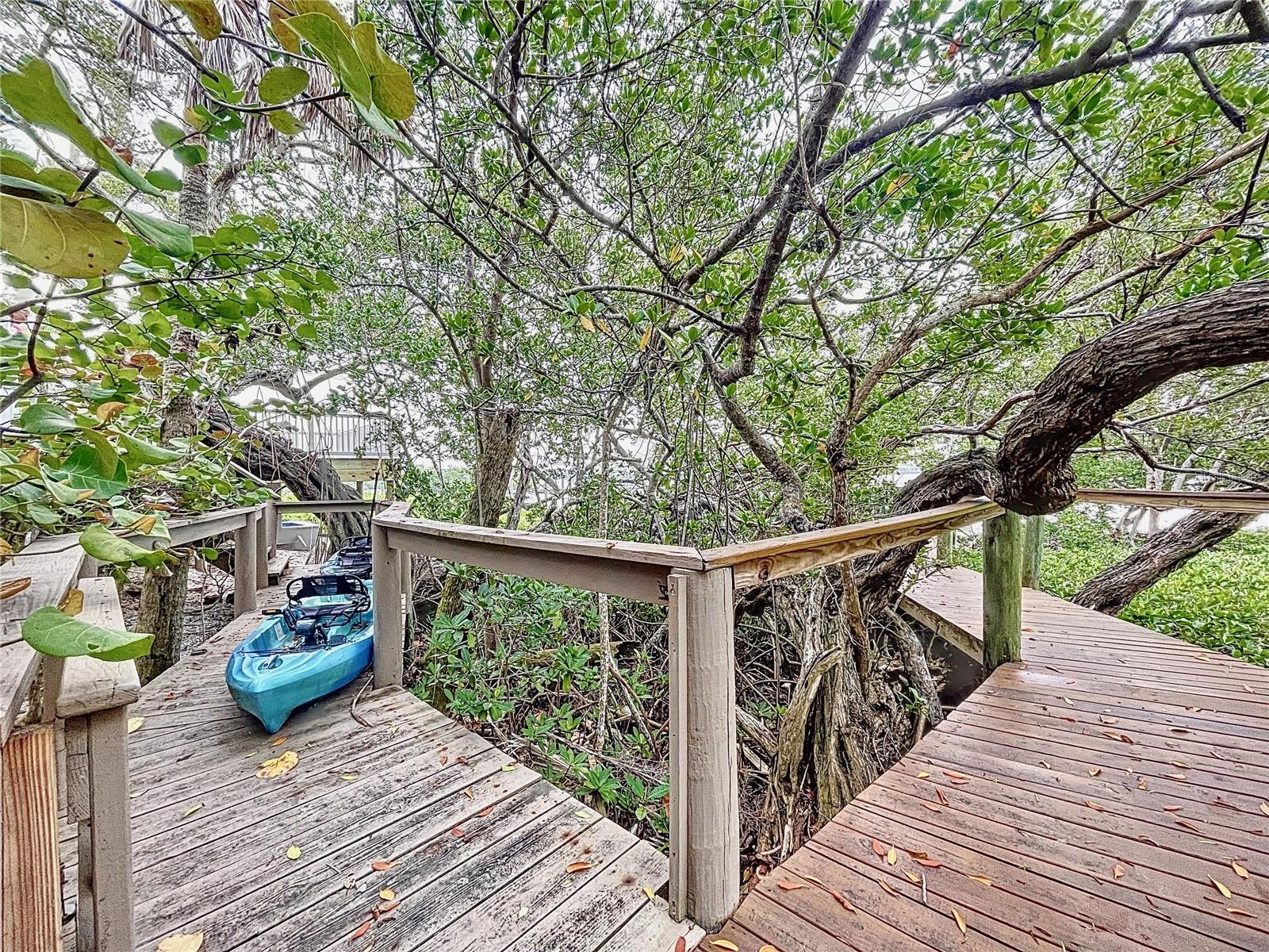 Listing photo id 81 for 140 Casey Key Road