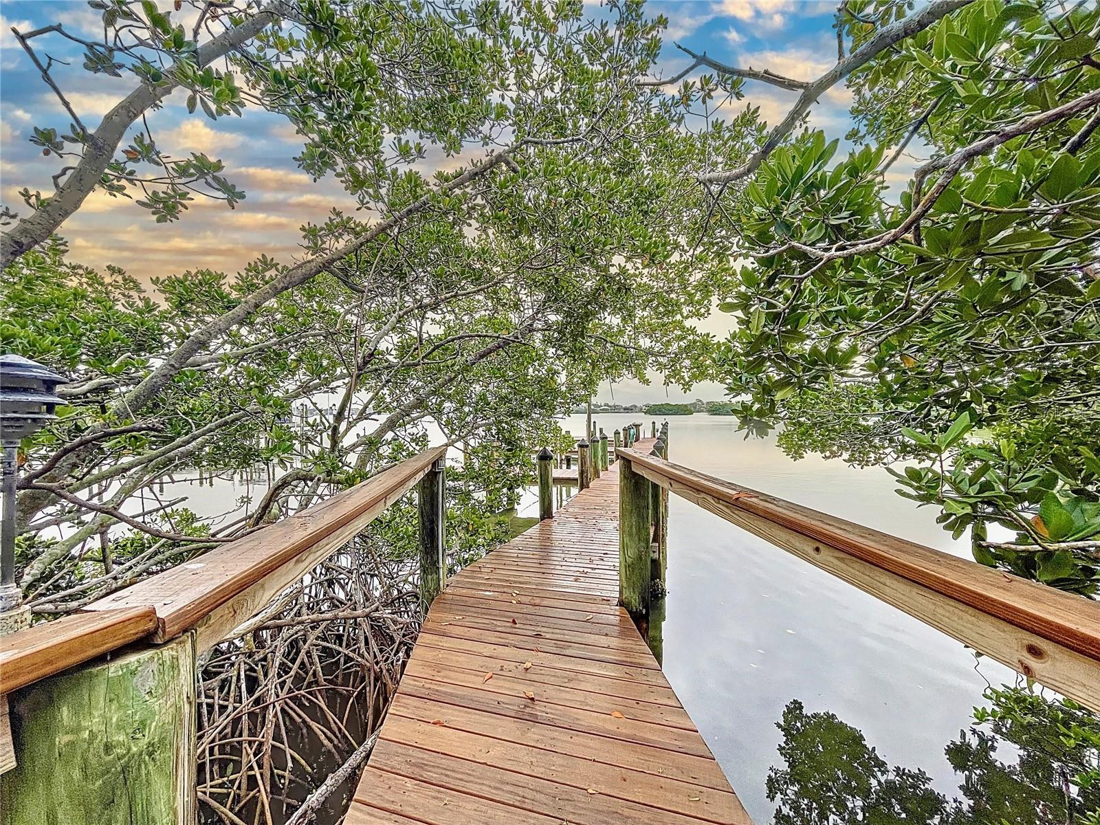 Listing photo id 83 for 140 Casey Key Road