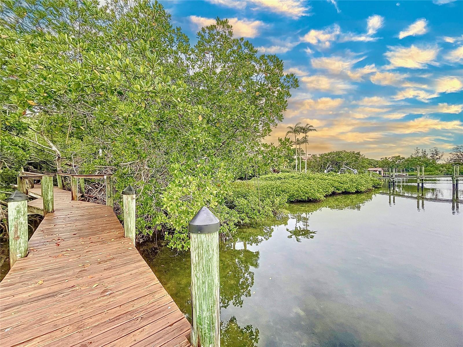 Listing photo id 84 for 140 Casey Key Road