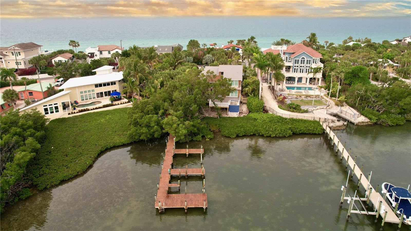 Listing photo id 86 for 140 Casey Key Road