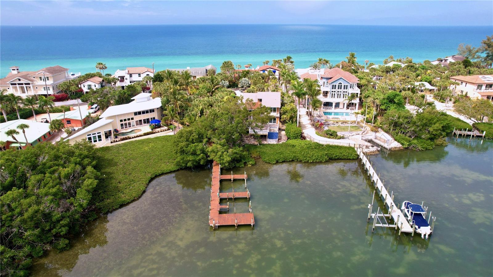 Listing photo id 7 for 140 Casey Key Road