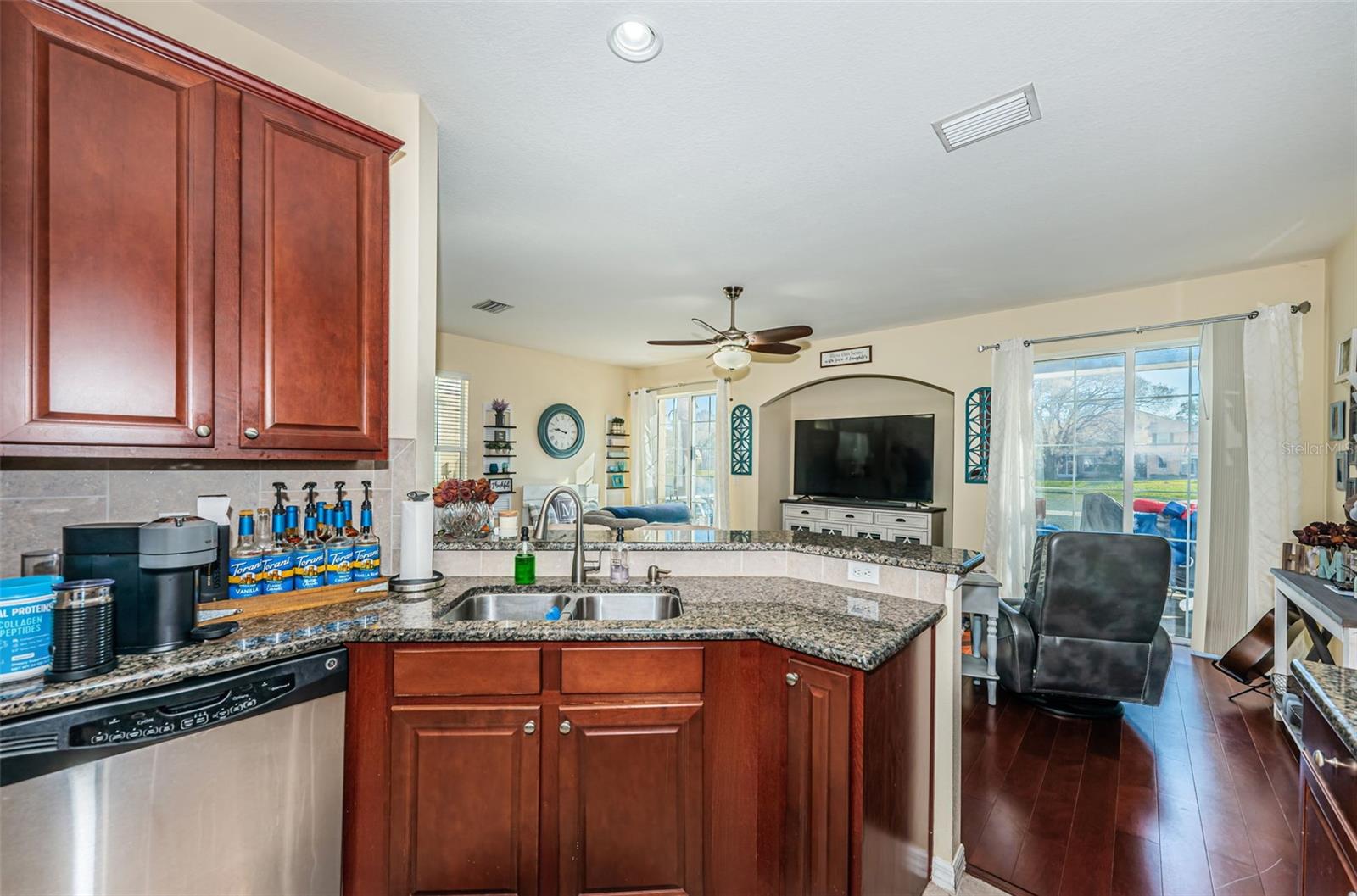 Image 9 of 44 For 7001 Interbay Boulevard 336