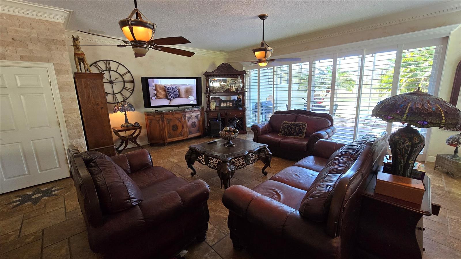 Listing photo id 20 for 1648 Lago Vista Boulevard