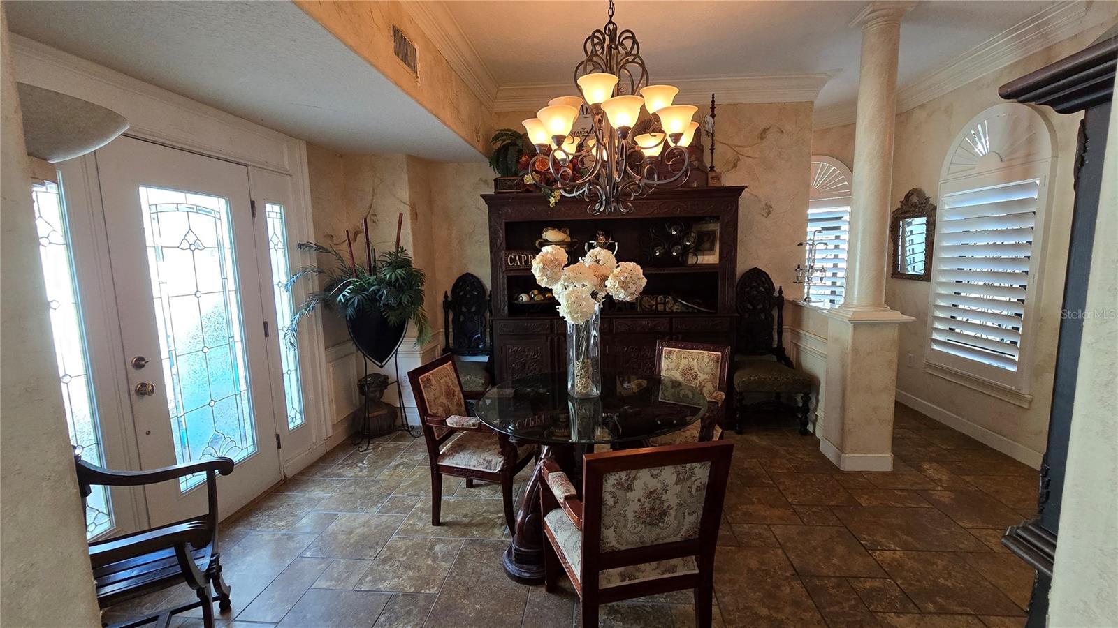 Listing photo id 25 for 1648 Lago Vista Boulevard