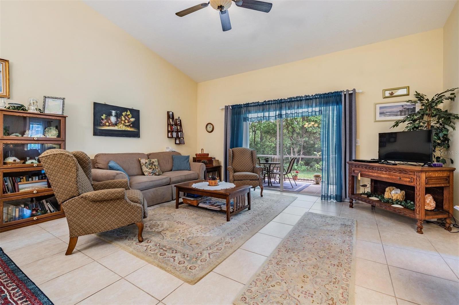 Listing photo id 10 for 34746 Double Eagle Court