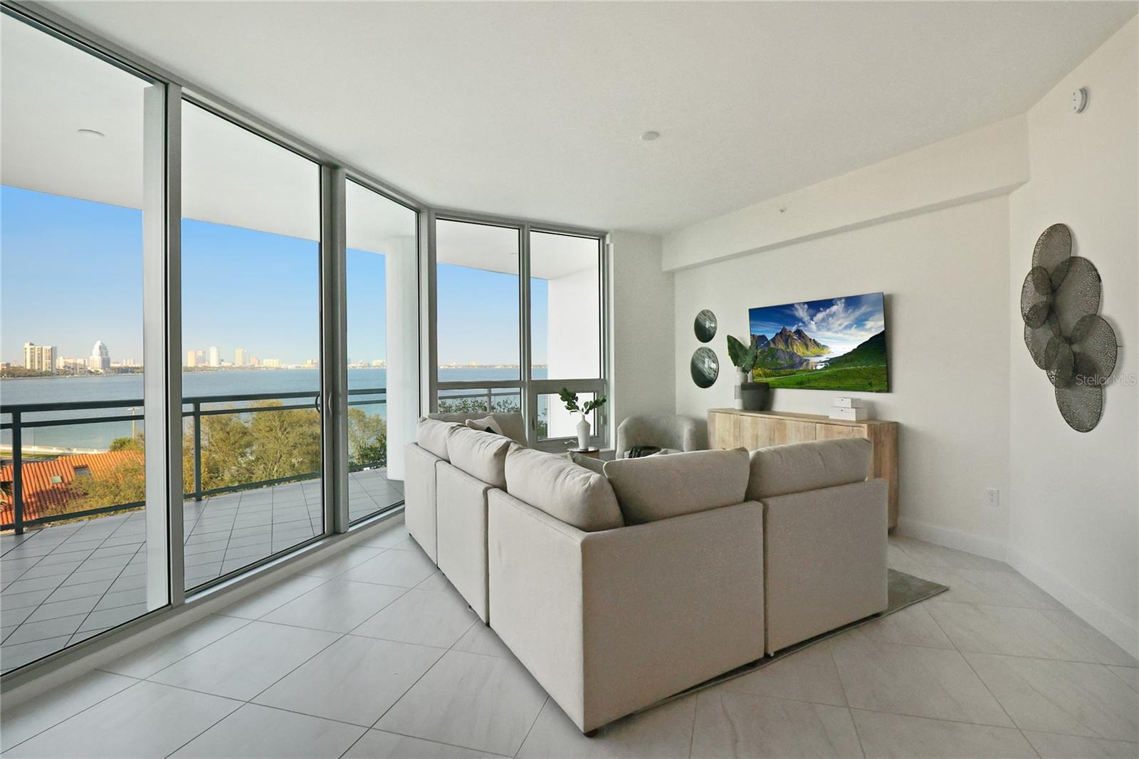 Listing photo id 23 for 3401 Bayshore Boulevard 503