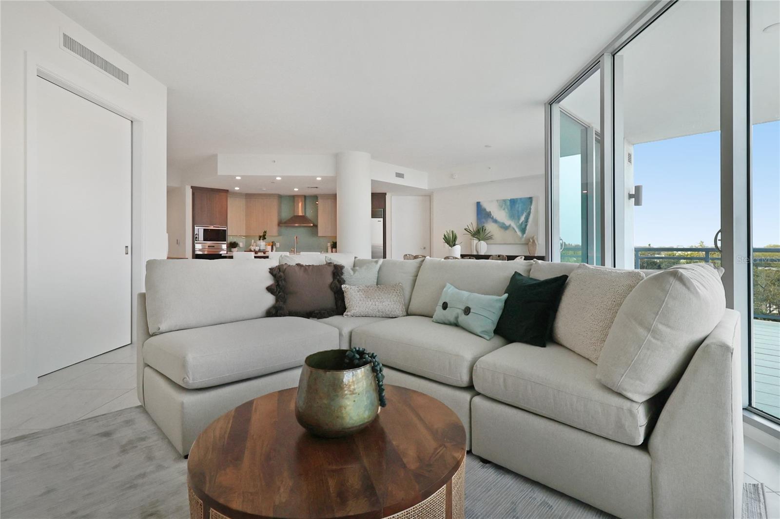 Listing photo id 25 for 3401 Bayshore Boulevard 503