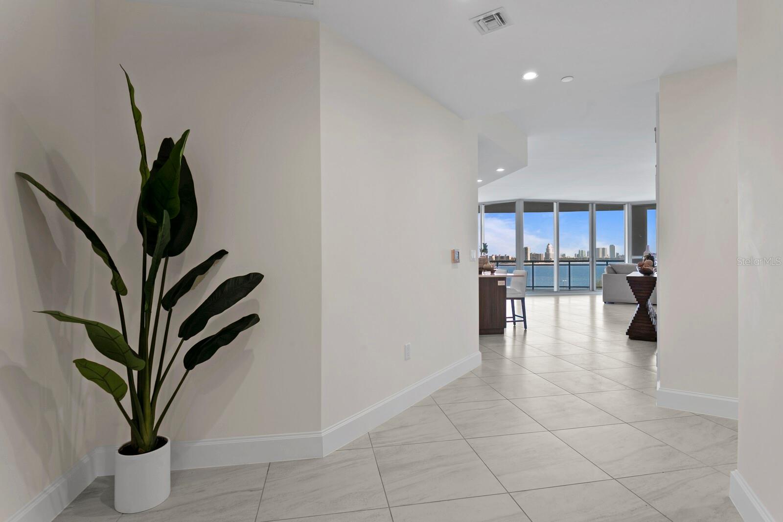 Listing photo id 5 for 3401 Bayshore Boulevard 503