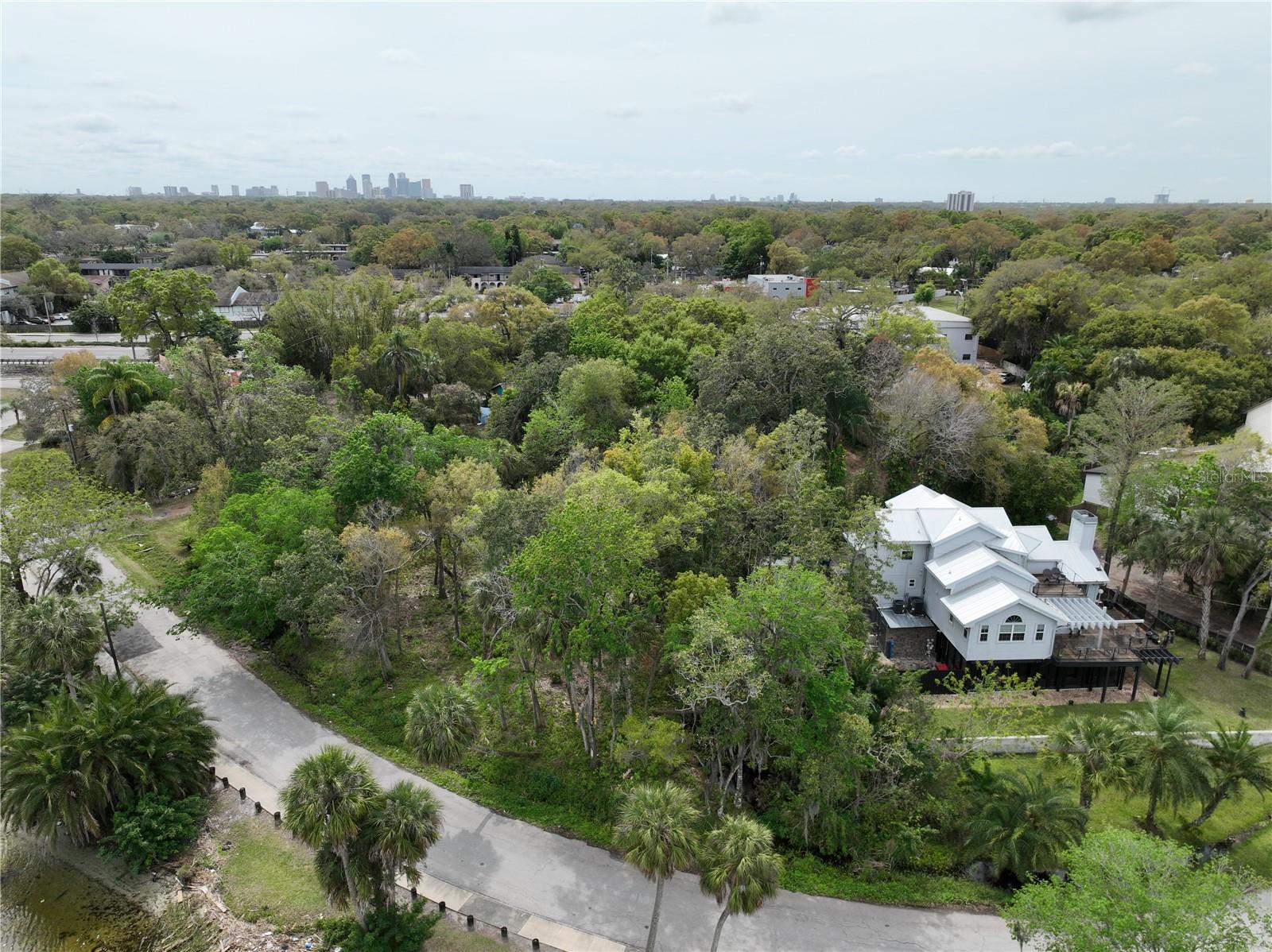 Listing photo id 12 for 5414 River Shore Drive