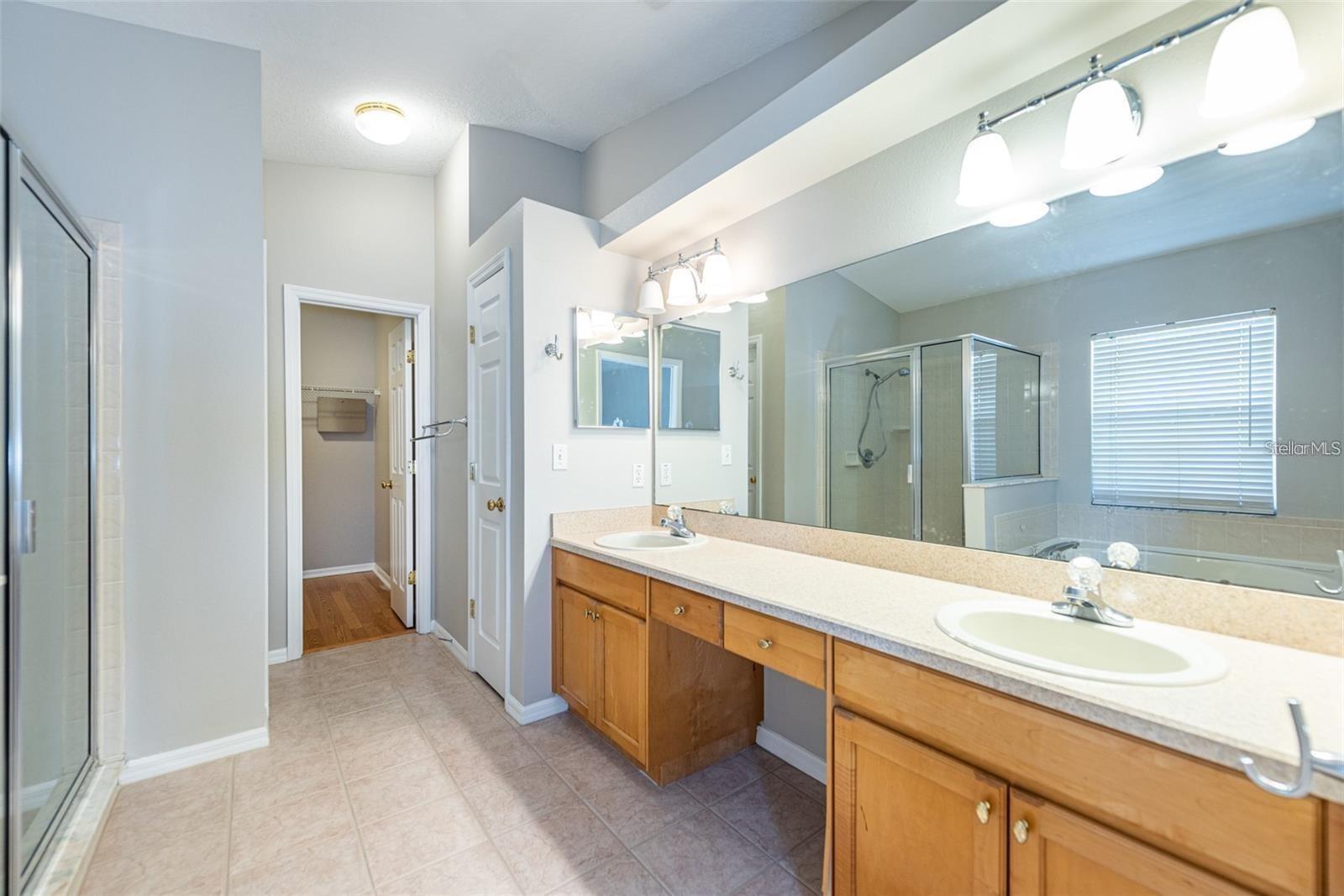 Listing photo id 10 for 2634 Brookville Drive