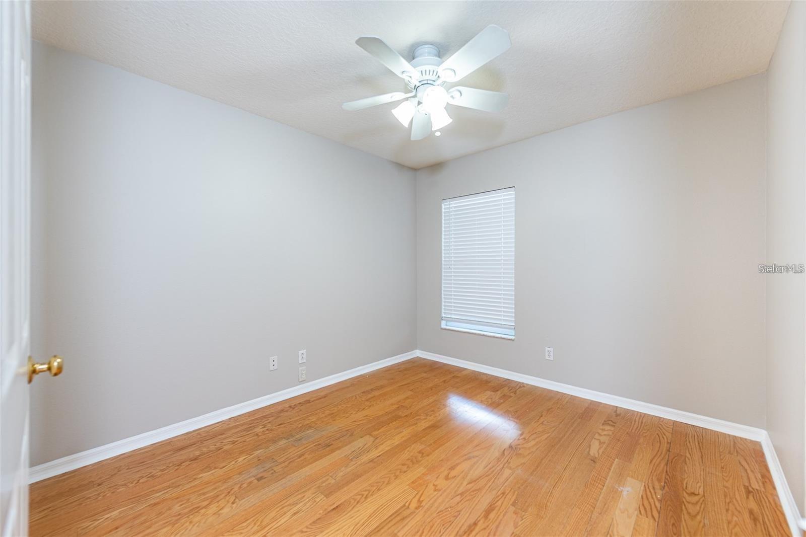 Listing photo id 15 for 2634 Brookville Drive