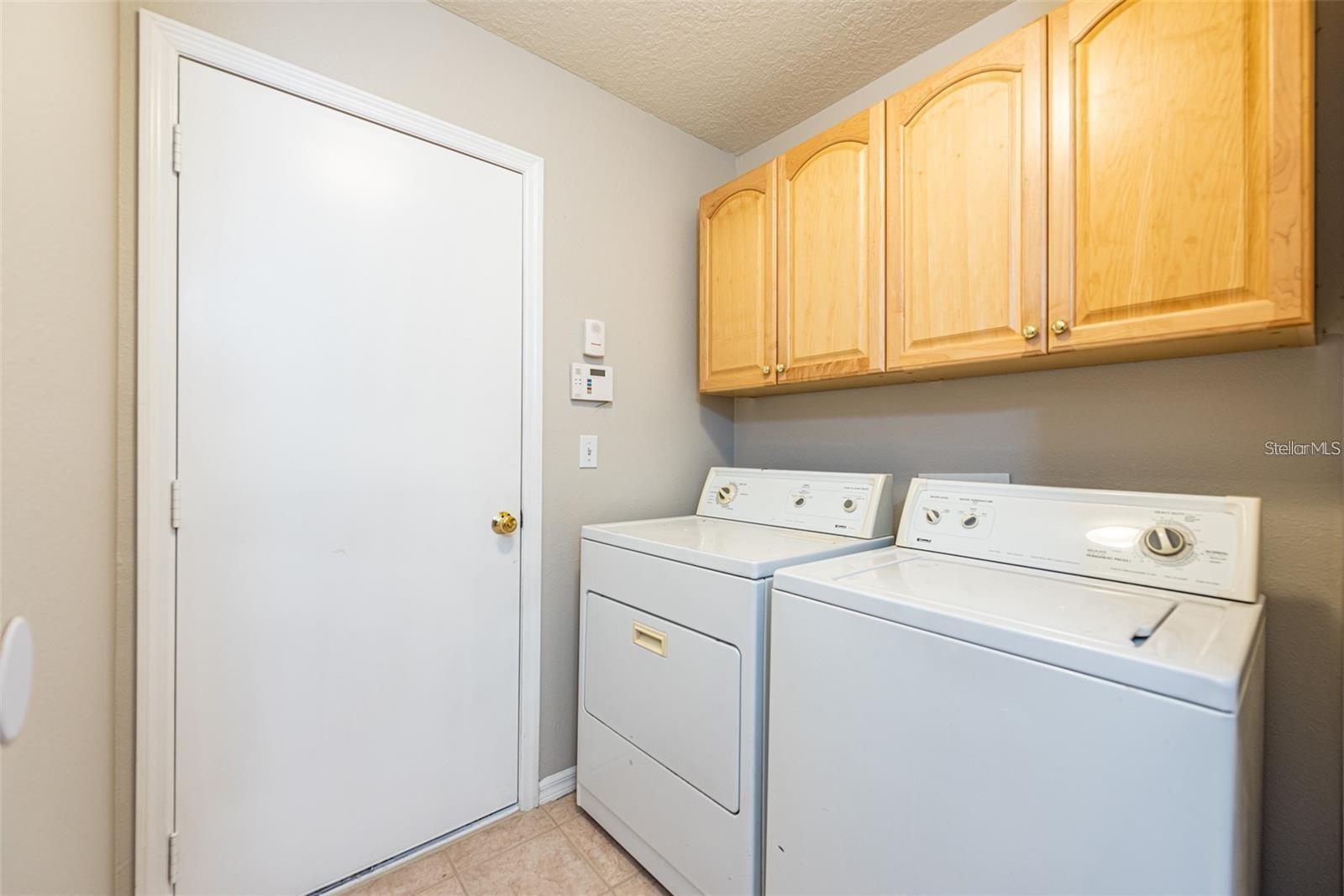 Listing photo id 17 for 2634 Brookville Drive