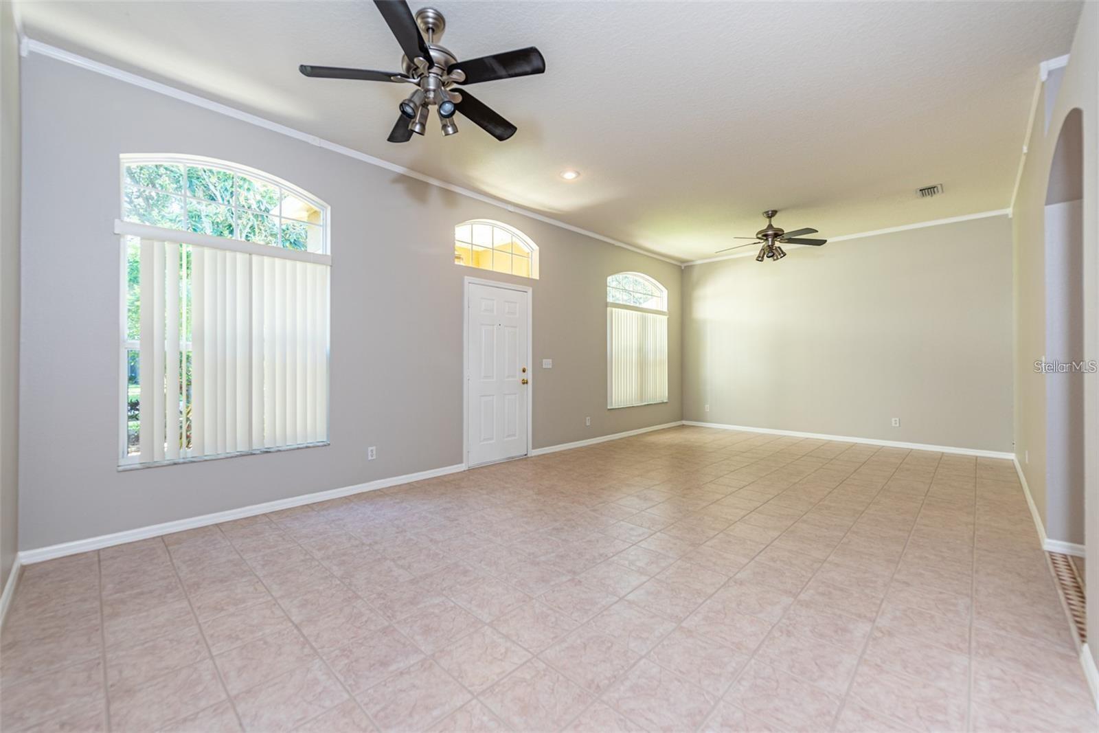 Listing photo id 2 for 2634 Brookville Drive