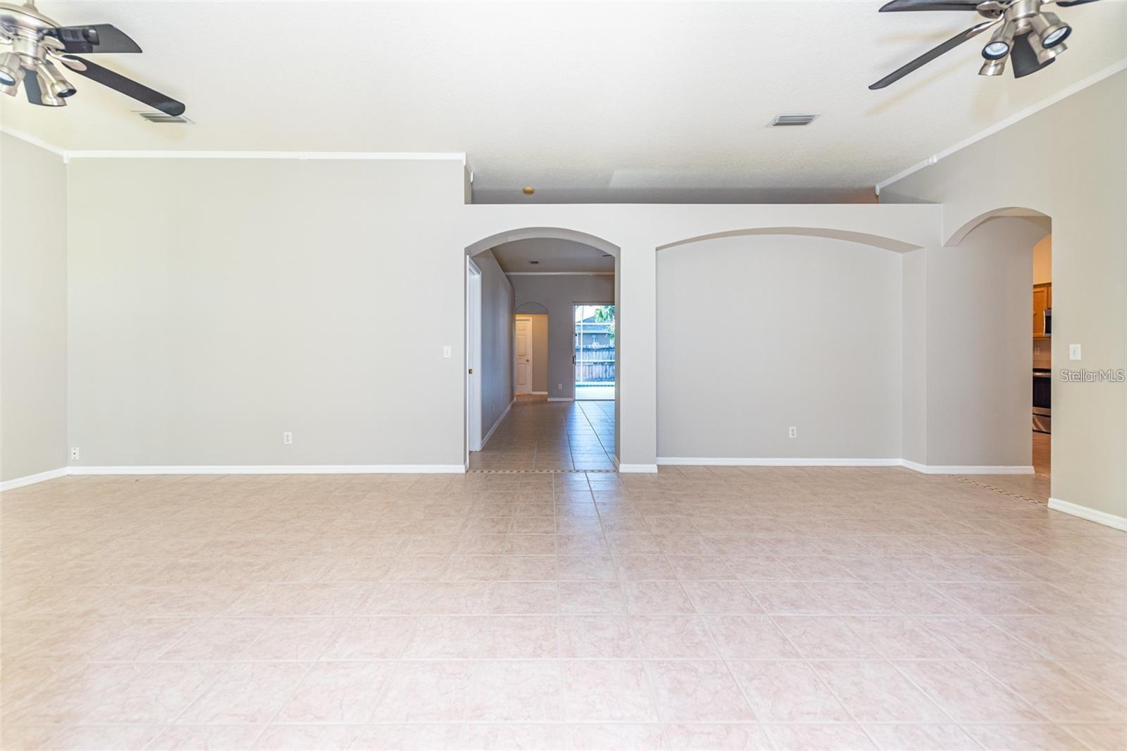 Listing photo id 3 for 2634 Brookville Drive