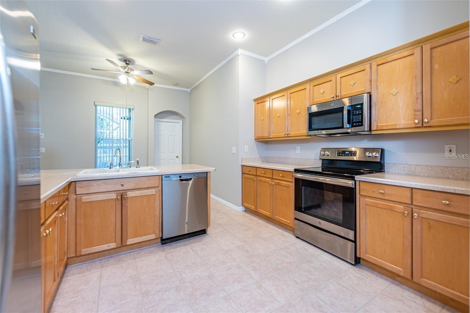Listing photo id 4 for 2634 Brookville Drive