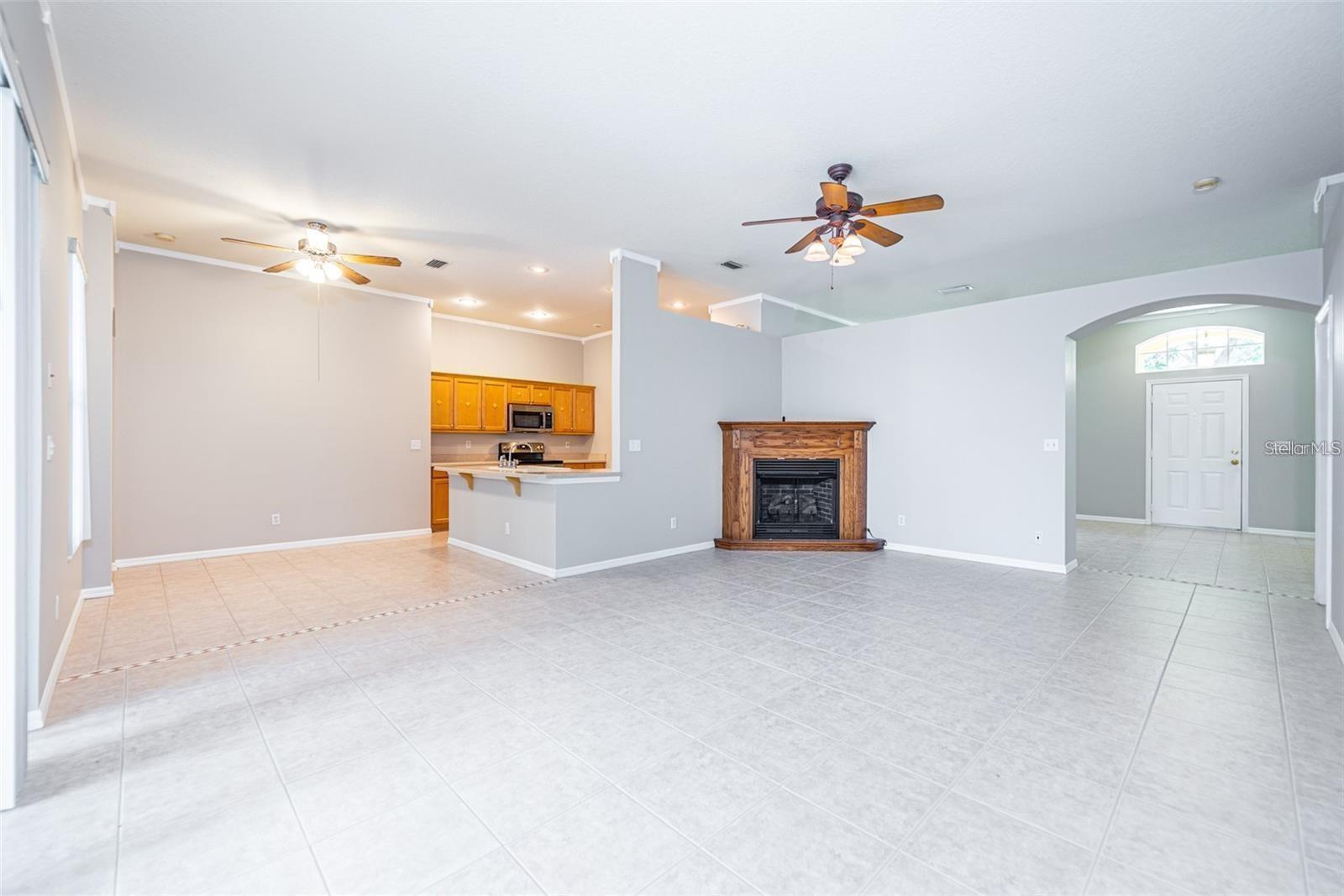 Listing photo id 7 for 2634 Brookville Drive