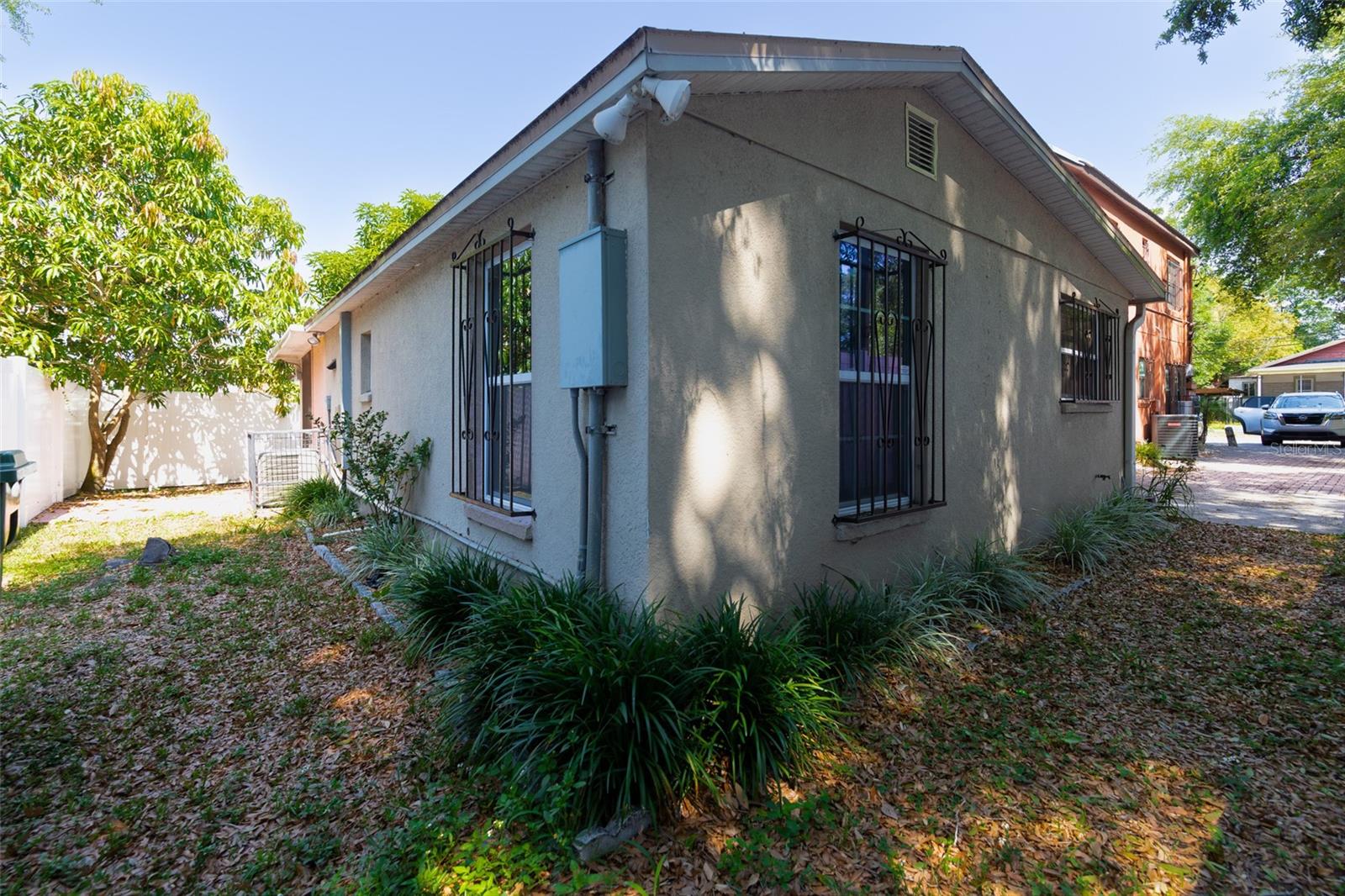 Listing photo id 12 for 2205 Chipco Street