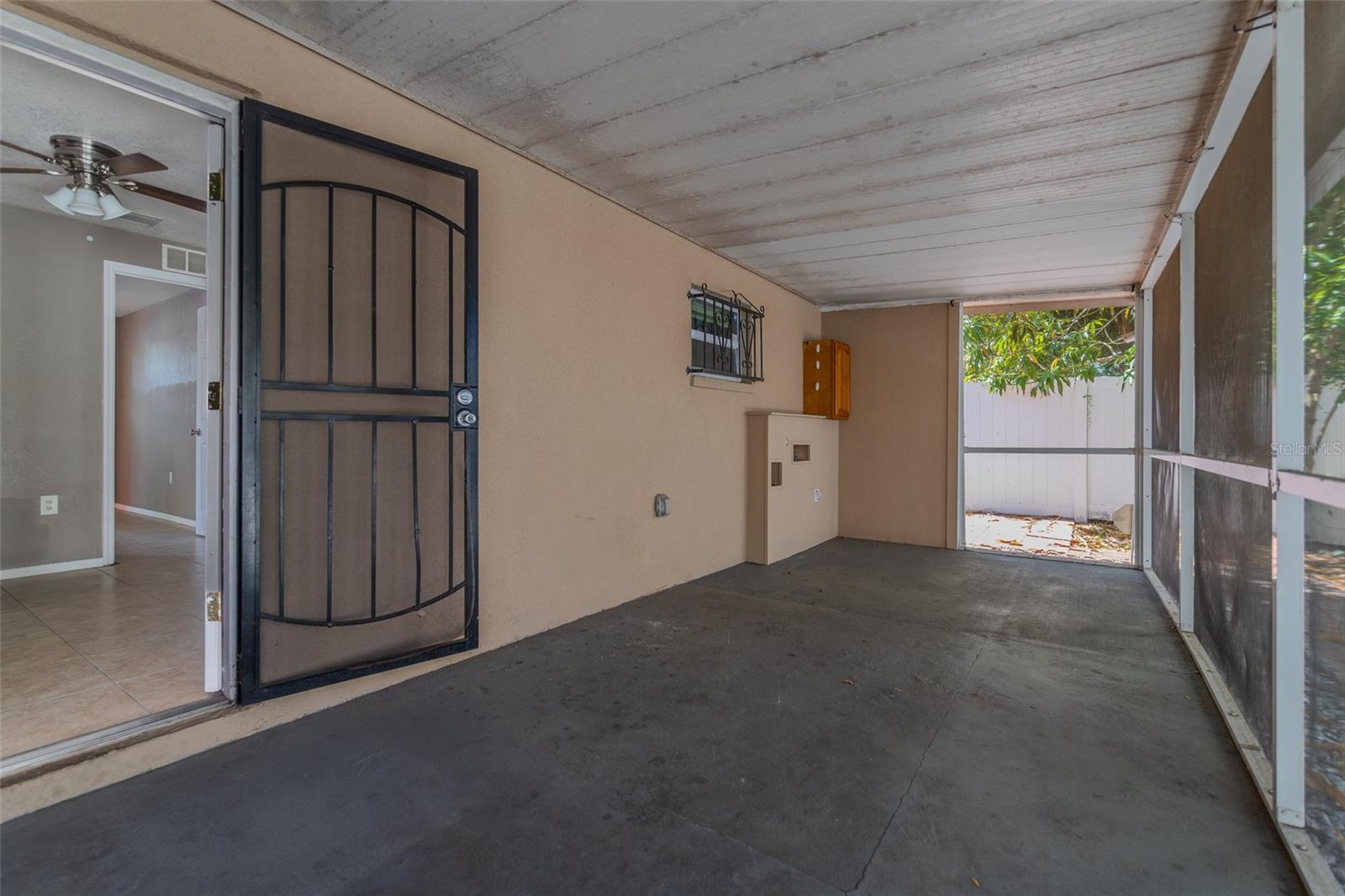 Listing photo id 16 for 2205 Chipco Street