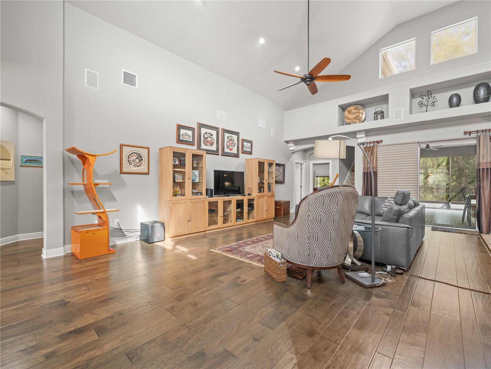 Listing photo id 12 for 15335 Azra Drive