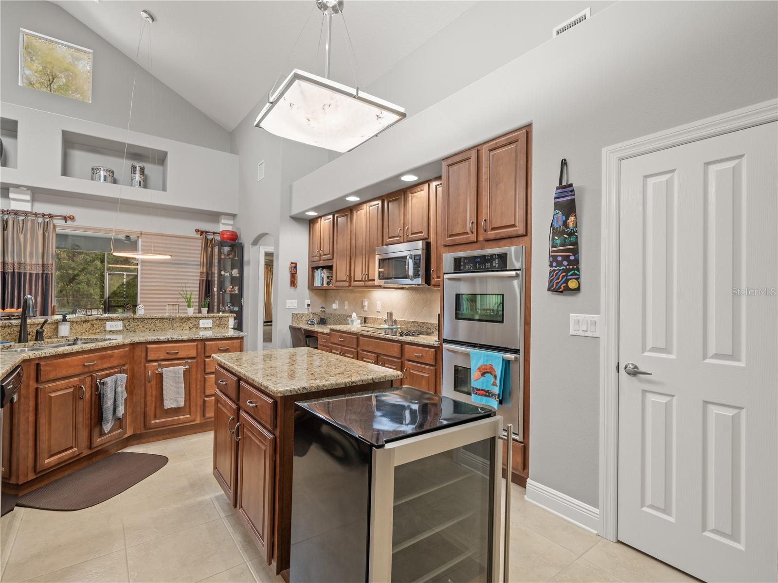 Listing photo id 13 for 15335 Azra Drive