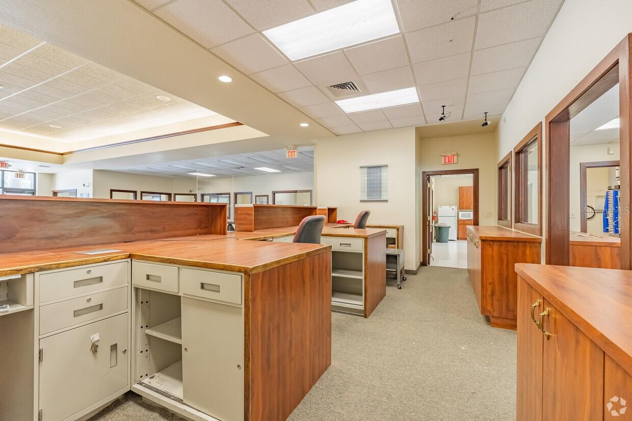 Listing photo id 10 for 180 Suncoast Boulevard