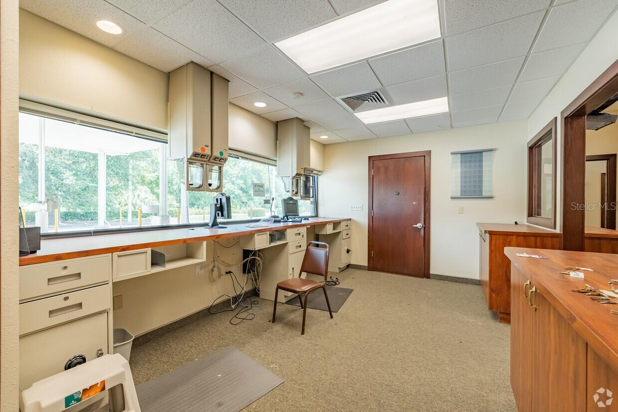 Listing photo id 11 for 180 Suncoast Boulevard