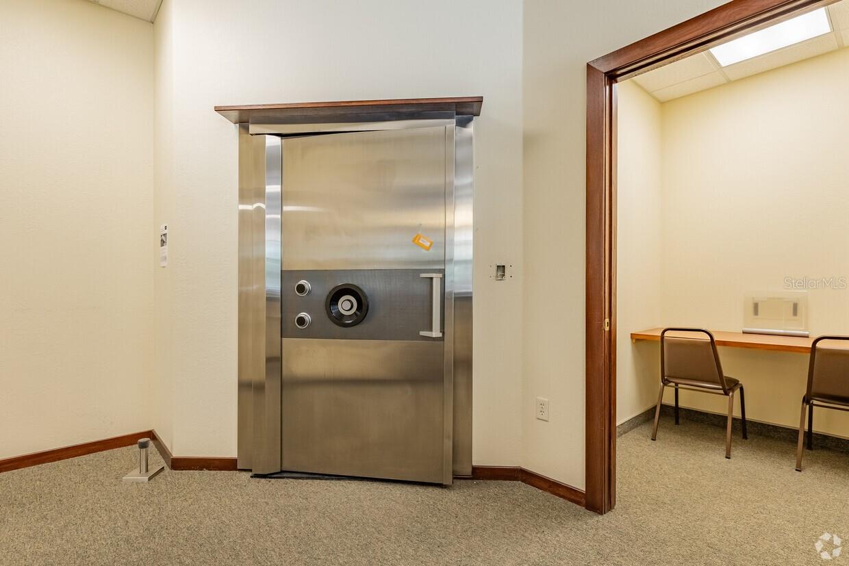 Listing photo id 12 for 180 Suncoast Boulevard