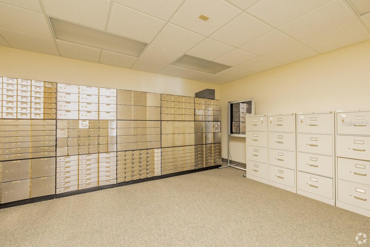 Listing photo id 13 for 180 Suncoast Boulevard