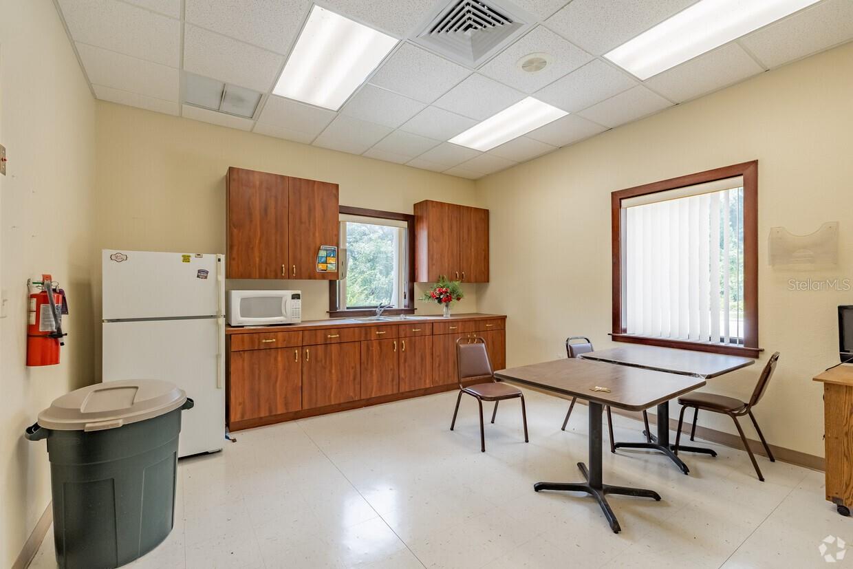 Listing photo id 16 for 180 Suncoast Boulevard