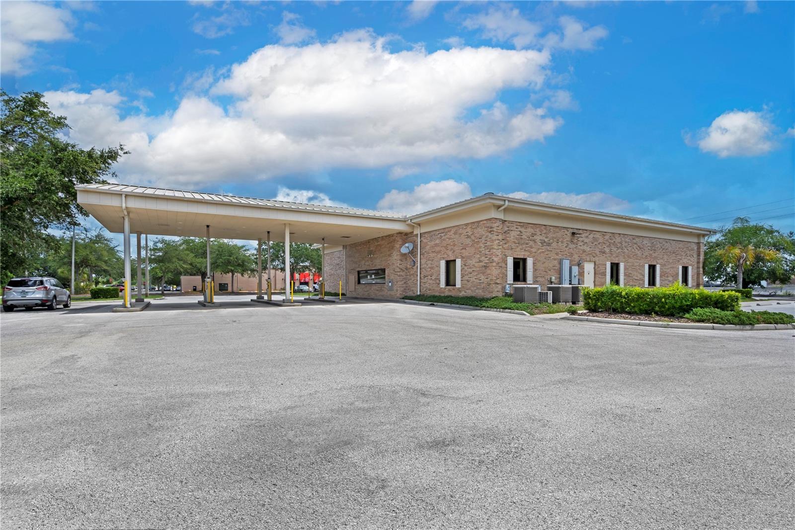 Listing photo id 2 for 180 Suncoast Boulevard