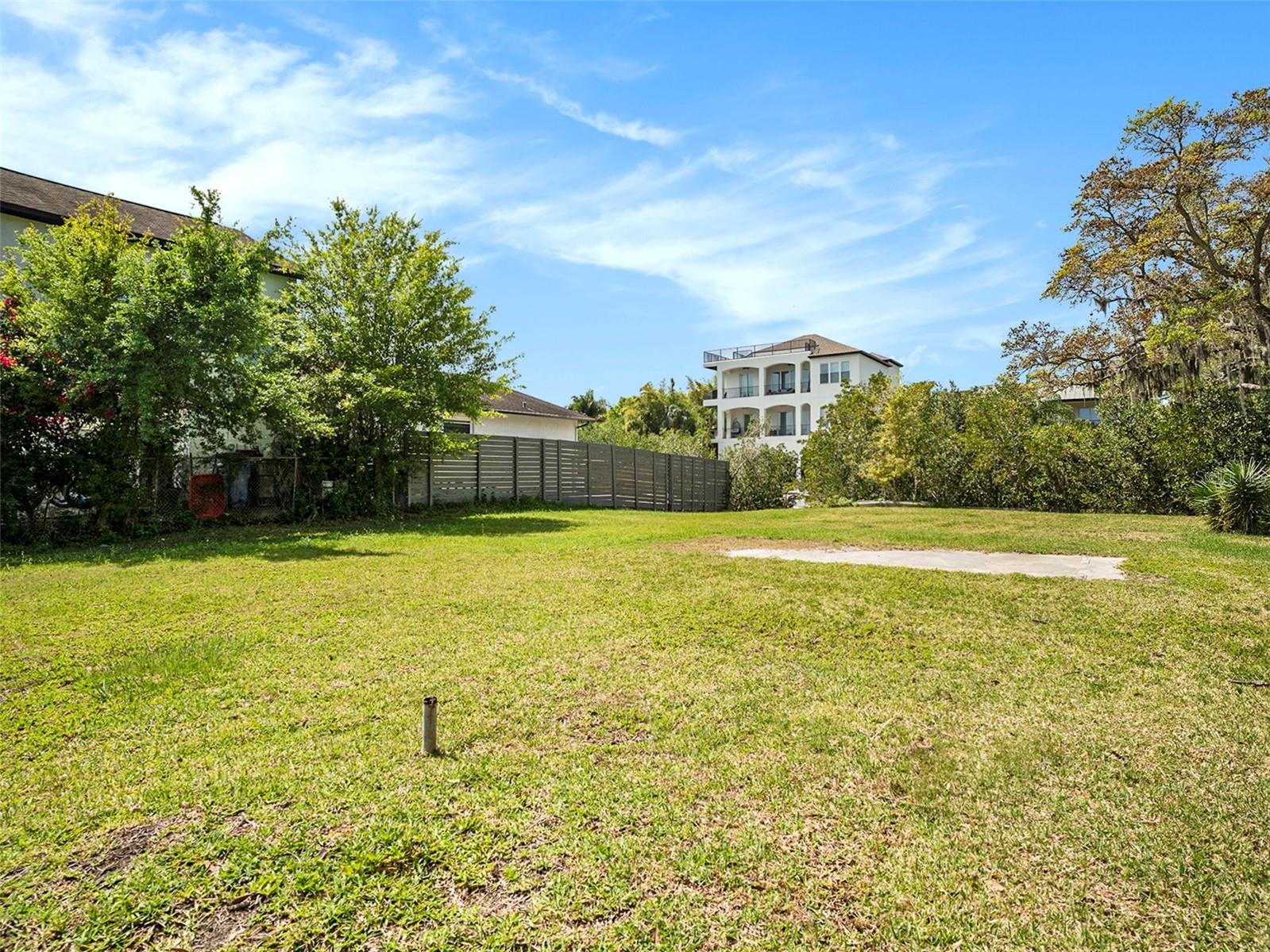 Listing photo id 22 for 7406 Bay Drive