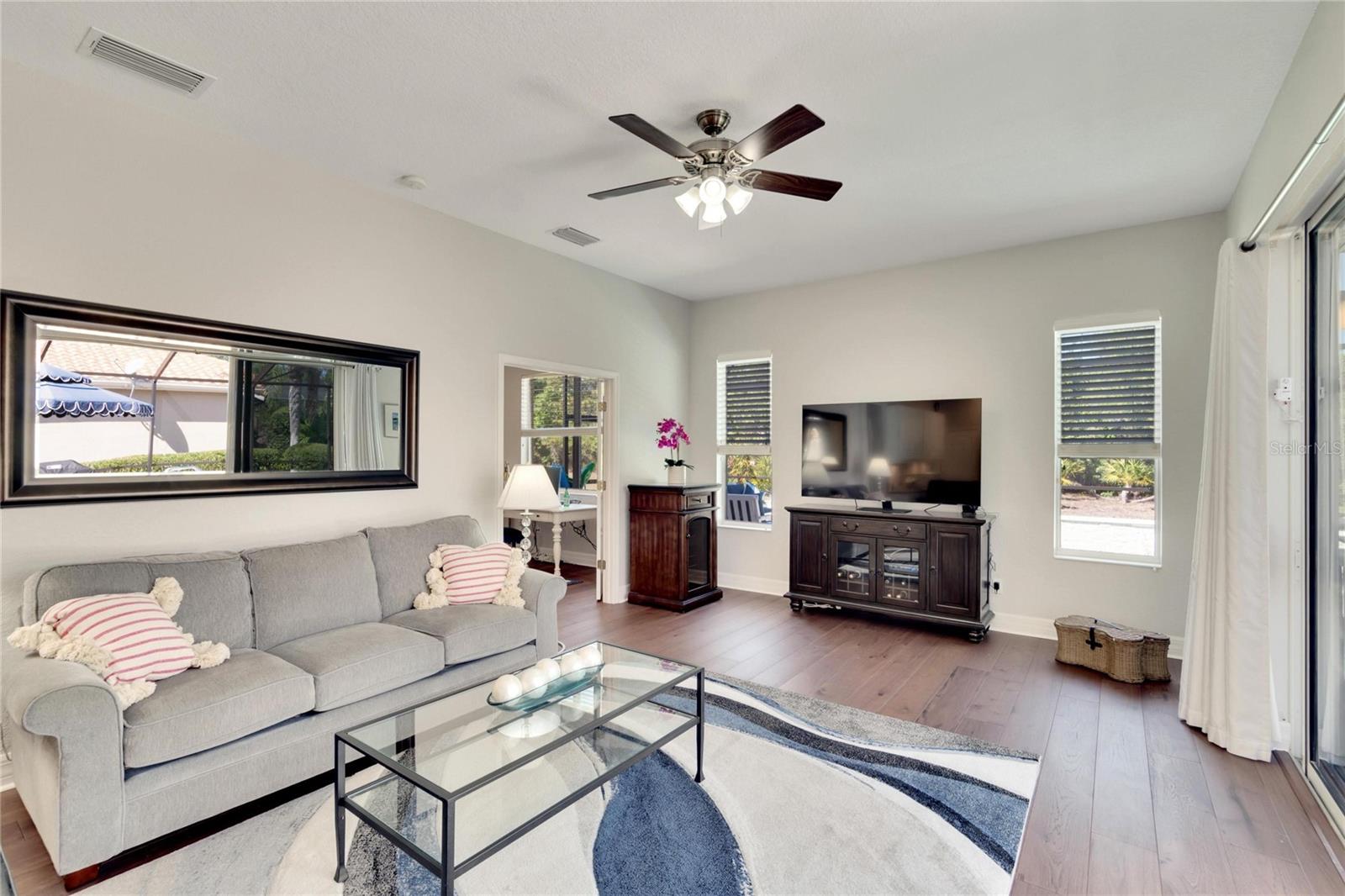 Listing photo id 26 for 541 Rimini Vista Way