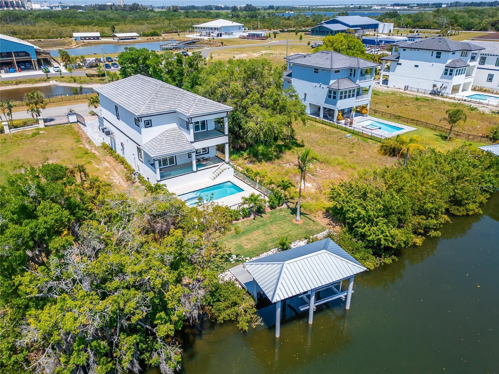 Image 4 of 93 For 548 Estuary Shore Lane