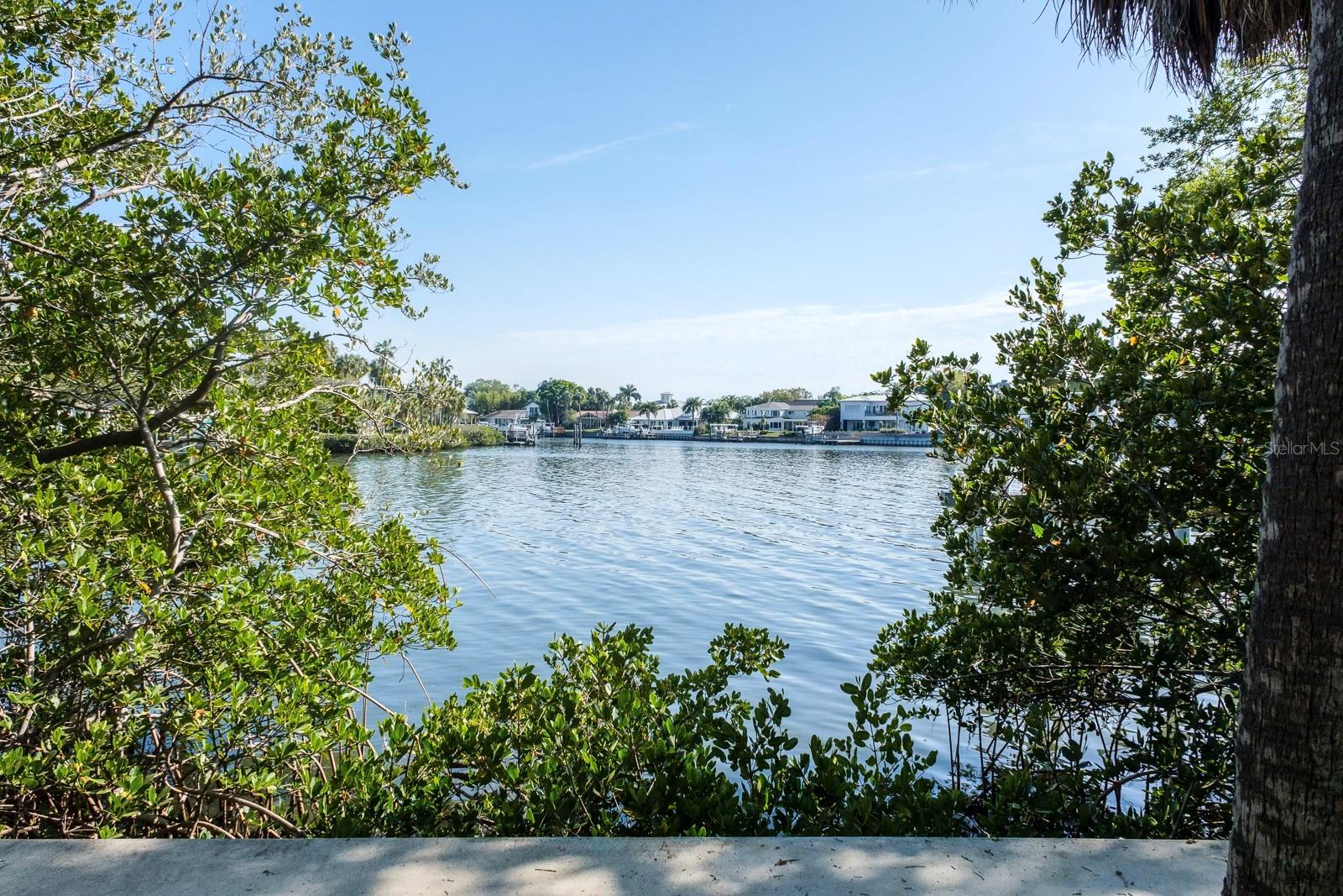 Listing photo id 98 for 5020 Shore Crest Circle