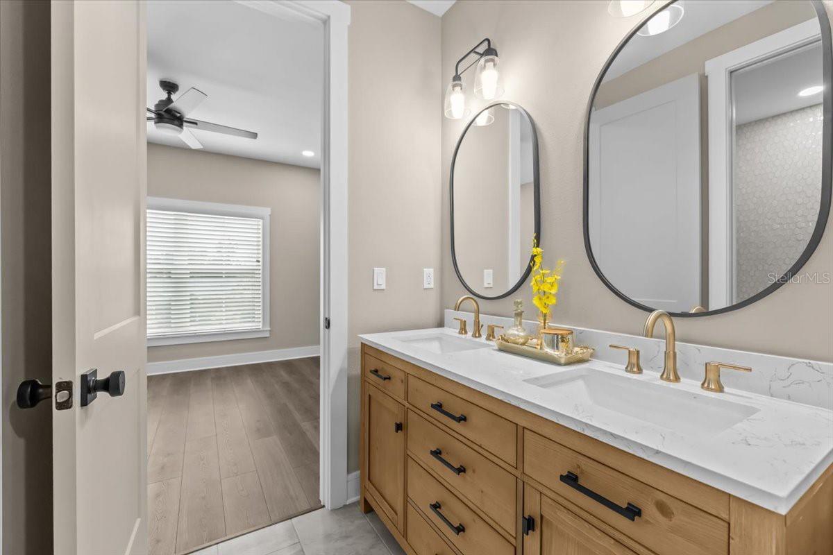 Image 35 of 44 For 213 Giddens Avenue