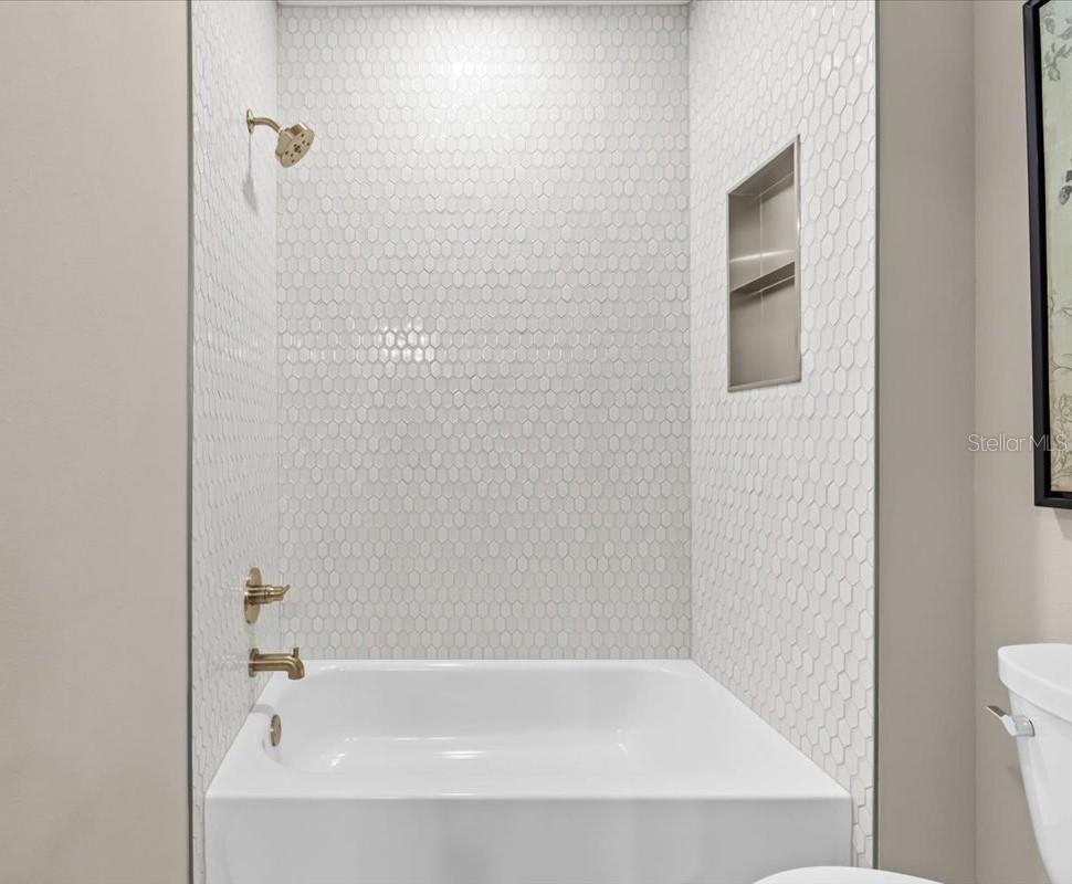 Image 36 of 44 For 213 Giddens Avenue