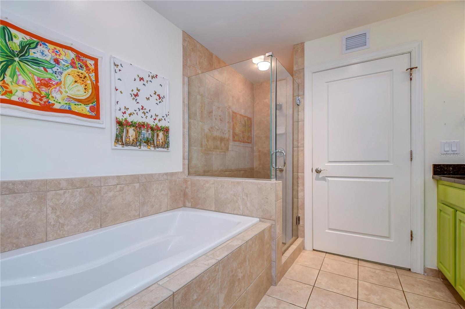 Listing photo id 29 for 1238 Kennedy Boulevard 702