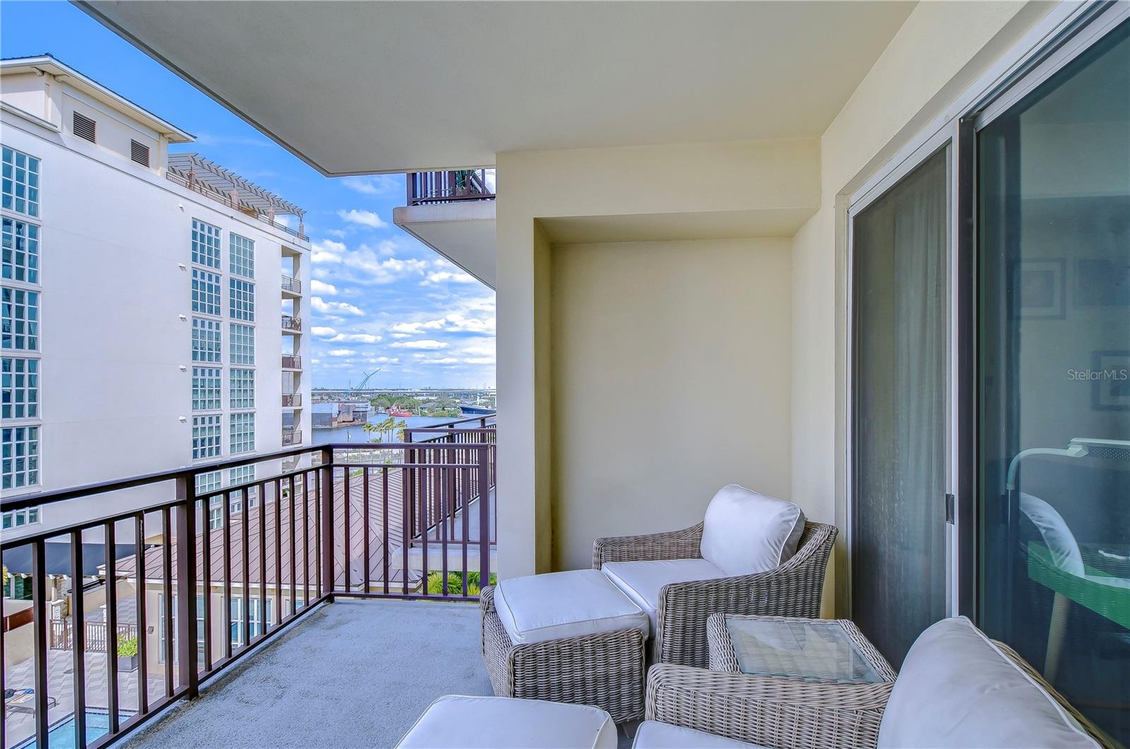 Listing photo id 37 for 1238 Kennedy Boulevard 702