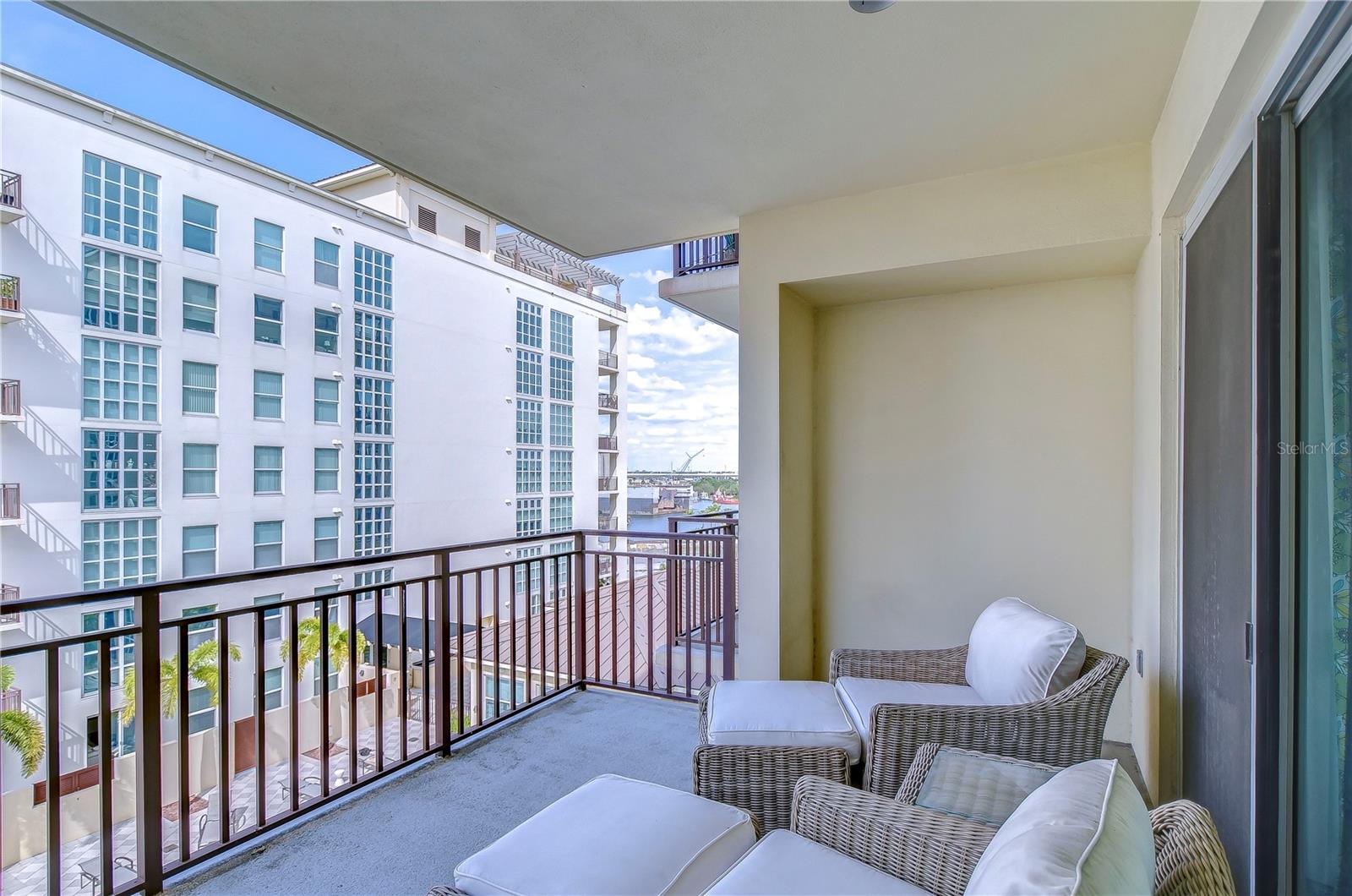 Listing photo id 39 for 1238 Kennedy Boulevard 702