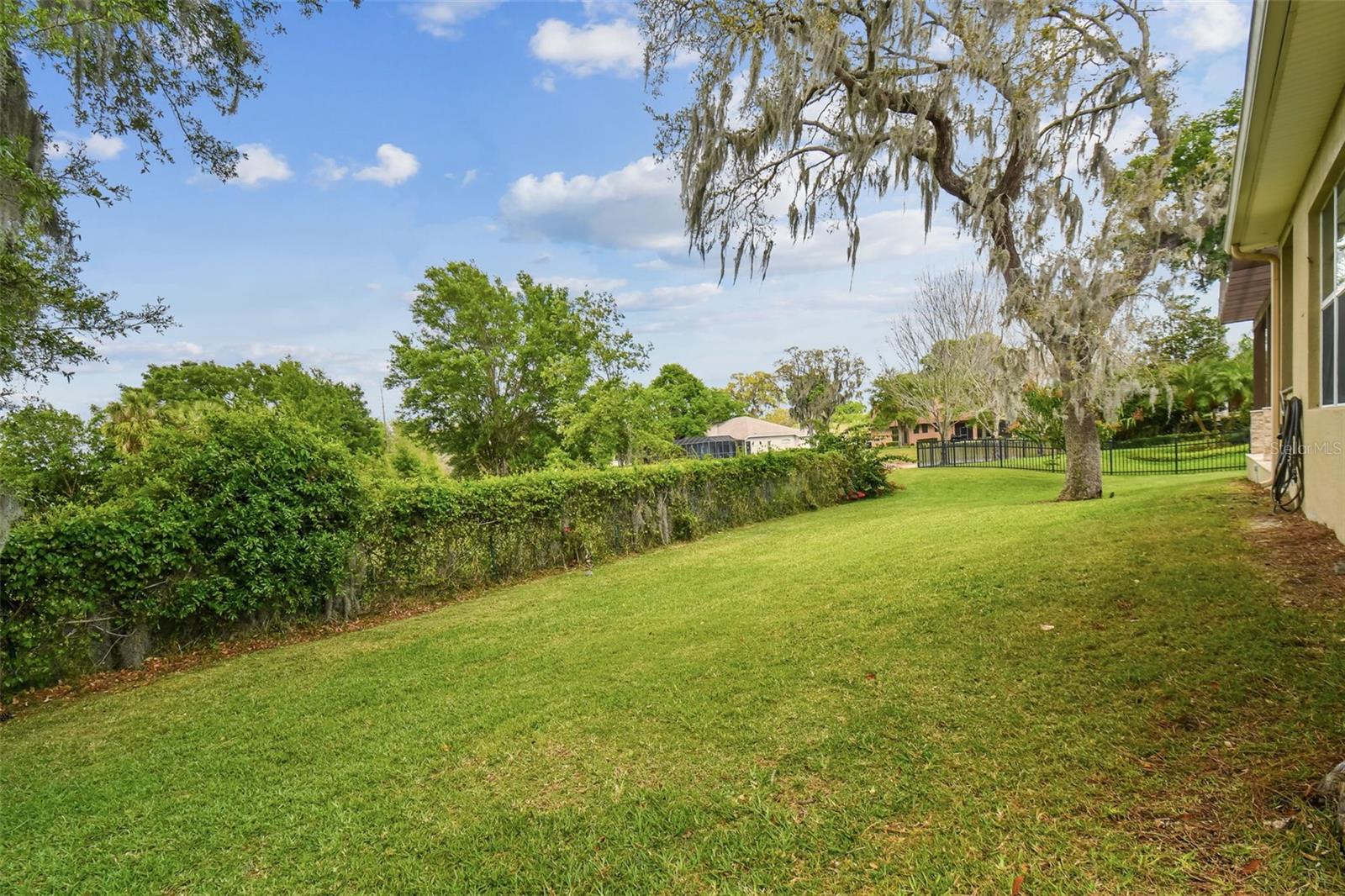 Listing photo id 60 for 125 Falling Water Drive