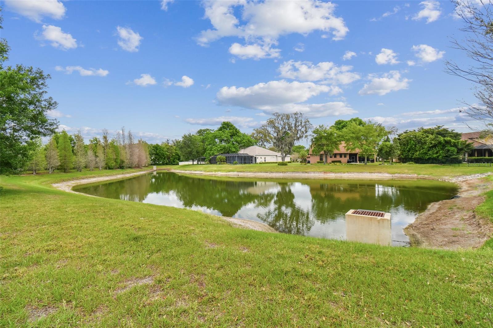 Listing photo id 64 for 125 Falling Water Drive